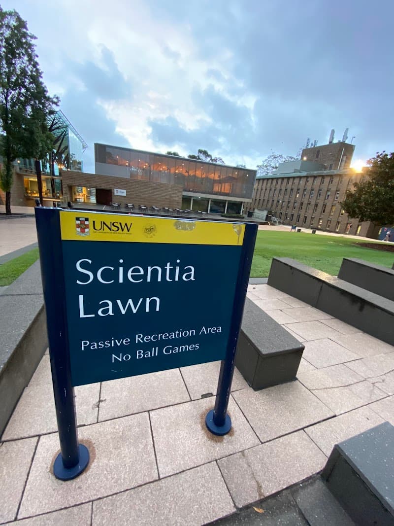 Scientia Lawn
