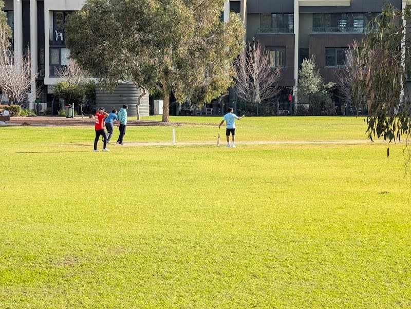 Larundel Oval (Lancaster Gate Reserve)